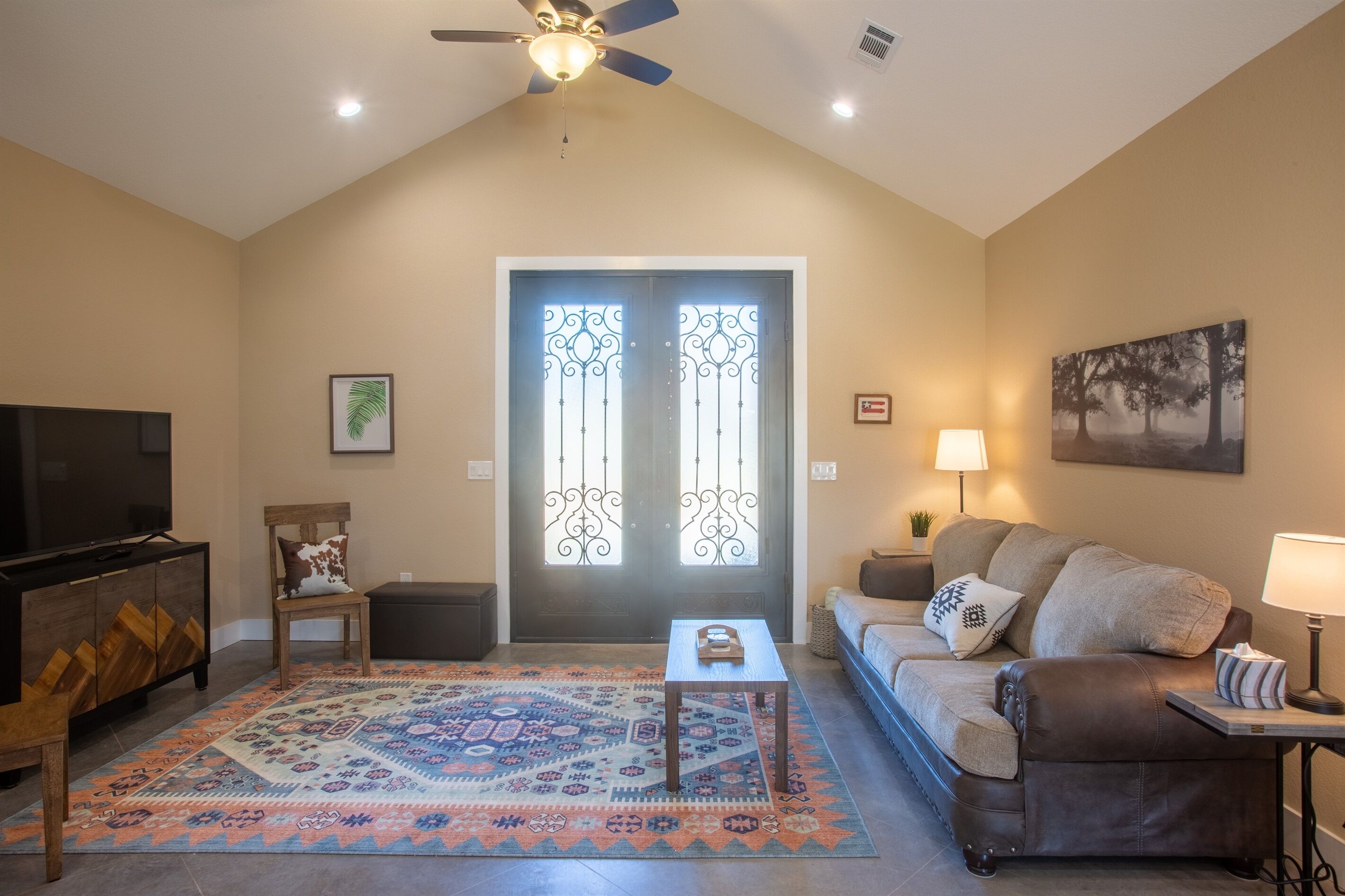 Long Term Welcome,  NEWER  home, close to lake LBJ, dog friendly