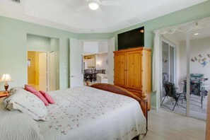 4 bedrooms, desk, iron/ironing board, travel cot