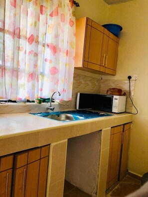 Comfort Apartment, 1 Bedroom | Private kitchen | Fridge, microwave, cookware/dishes/utensils - Stay.Plus Arujo Apartment Homa Bay (Homa Bay)