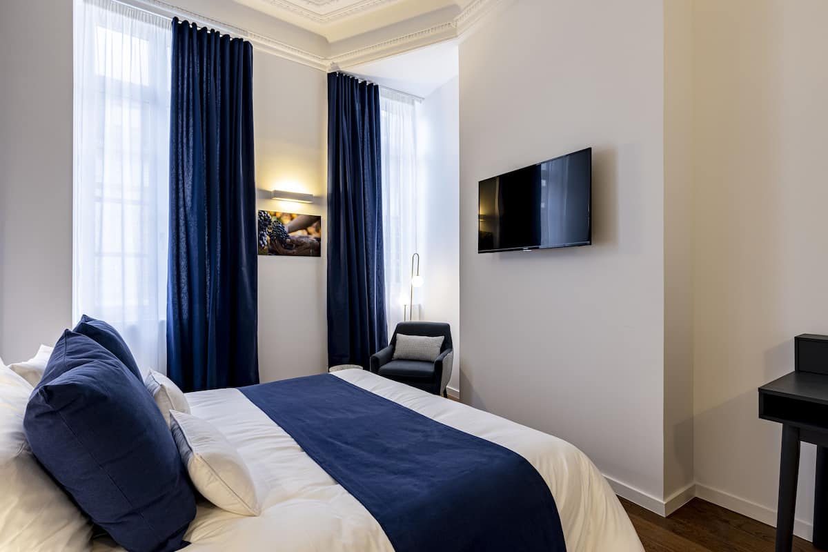 Chambre Pinot Noir | 1 slaapkamer, een kluis op de kamer, individueel gedecoreerd