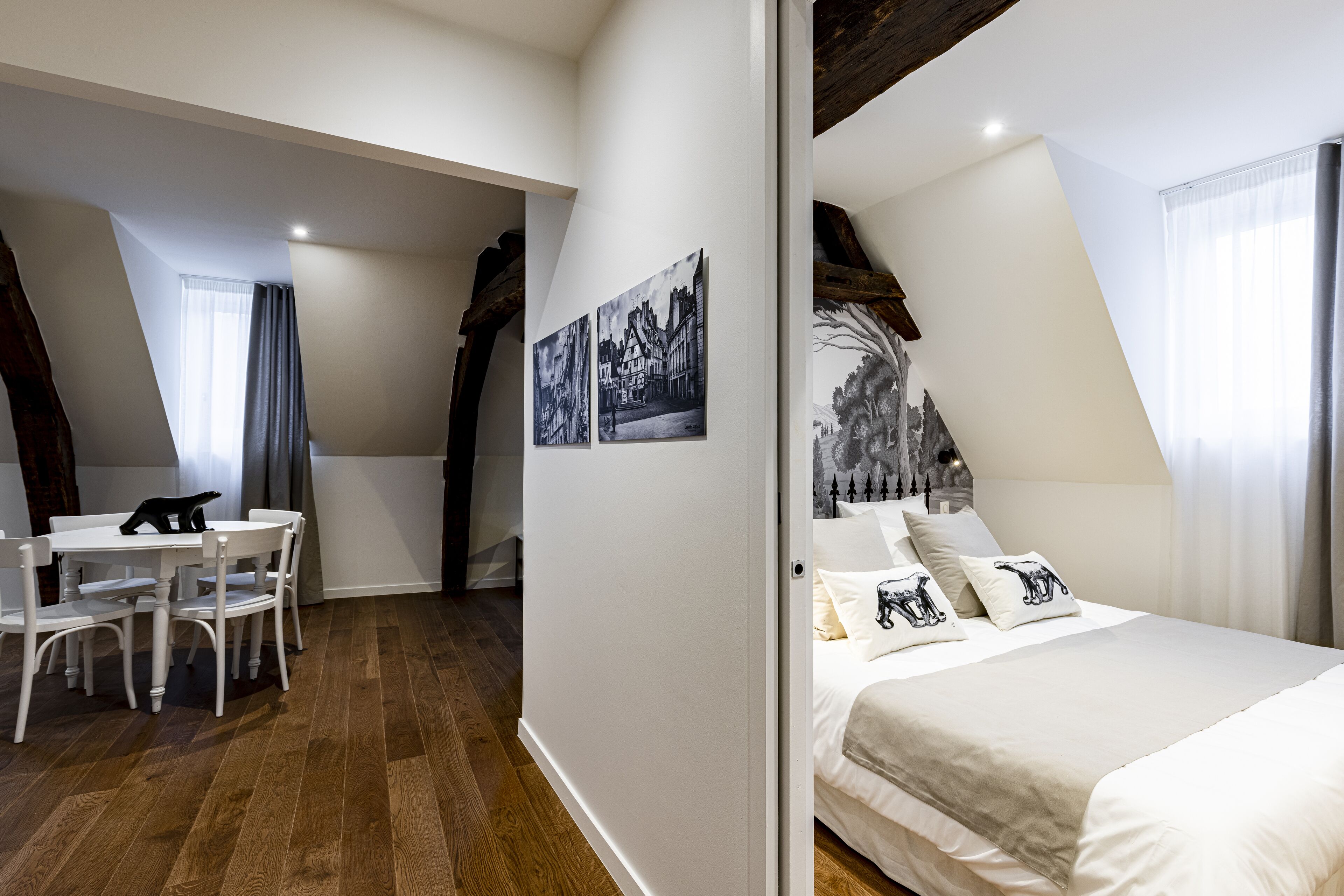 appartement ours pompon | in-room safe, individually decorated, individually furnished, desk