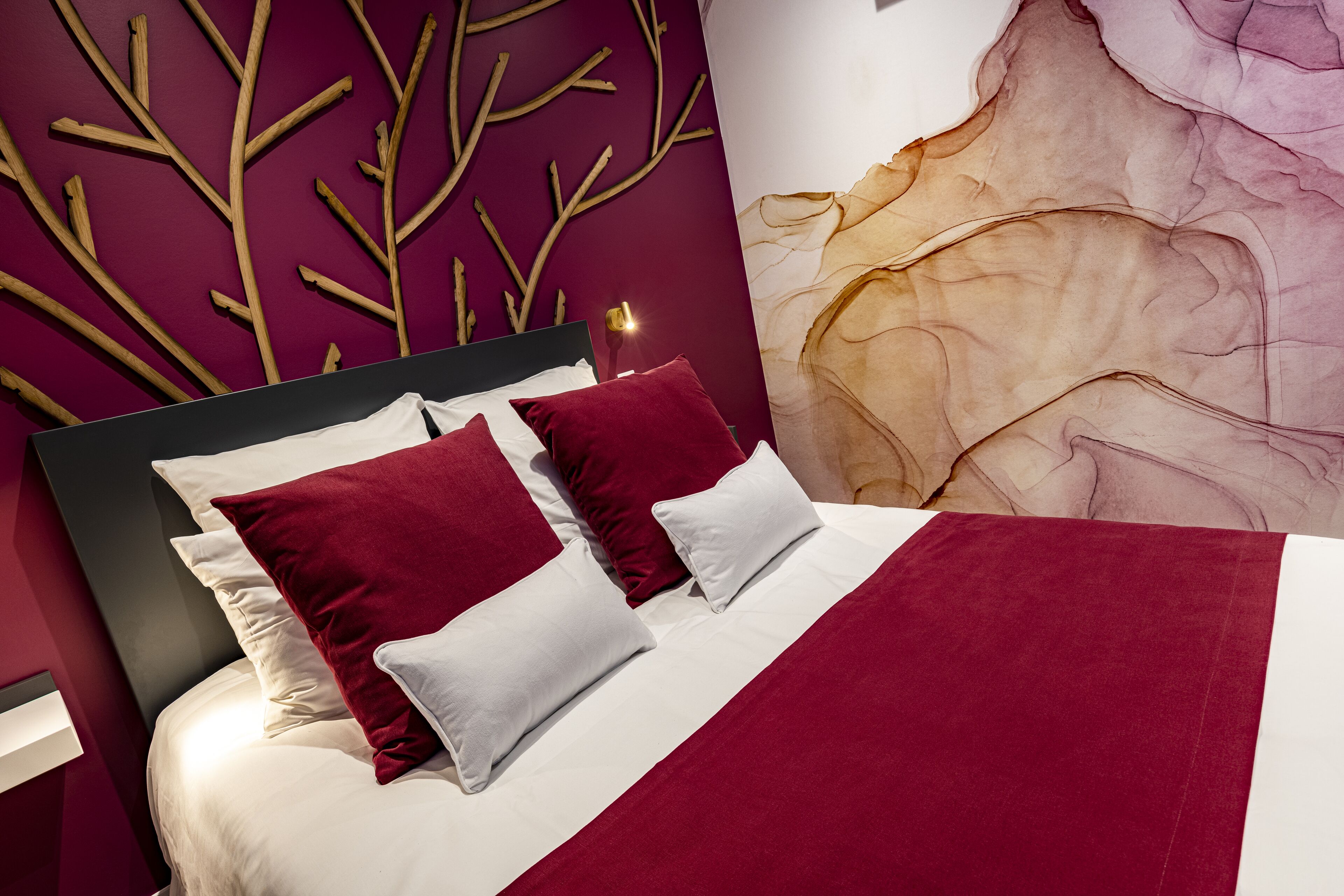 chambre pèche de vigne | in-room safe, individually decorated, individually furnished, desk