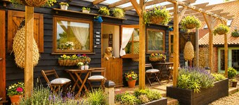 The Stables - Self Catering Chalets by the Beach - Dog Friendly