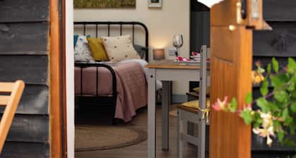 The Stables - Self Catering Chalets by the Beach - Dog Friendly