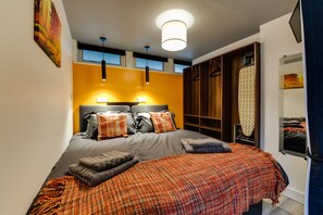 1 bedroom, desk, iron/ironing board, WiFi