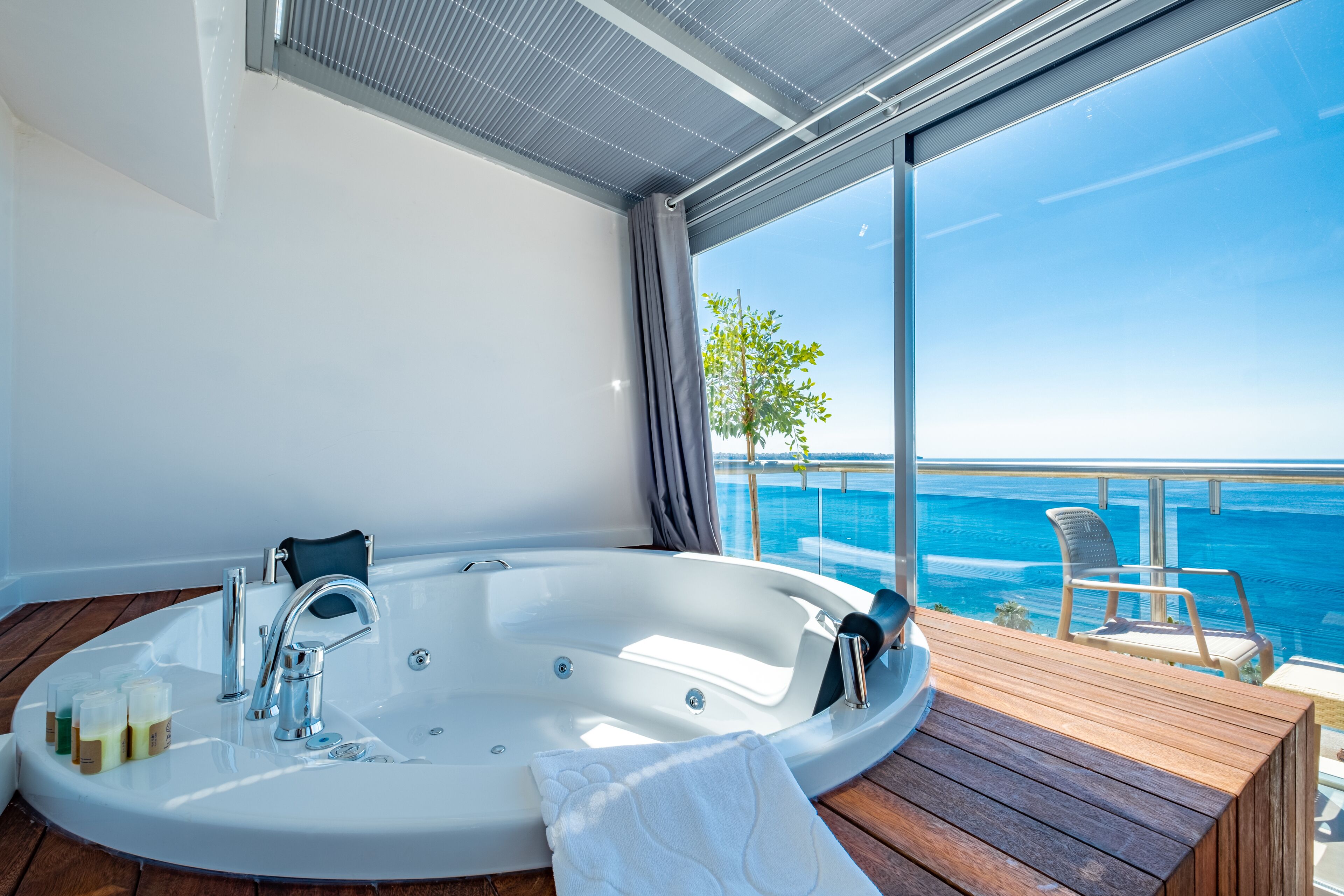 romantic double room | 1 bedroom, minibar, in-room safe, laptop workspace