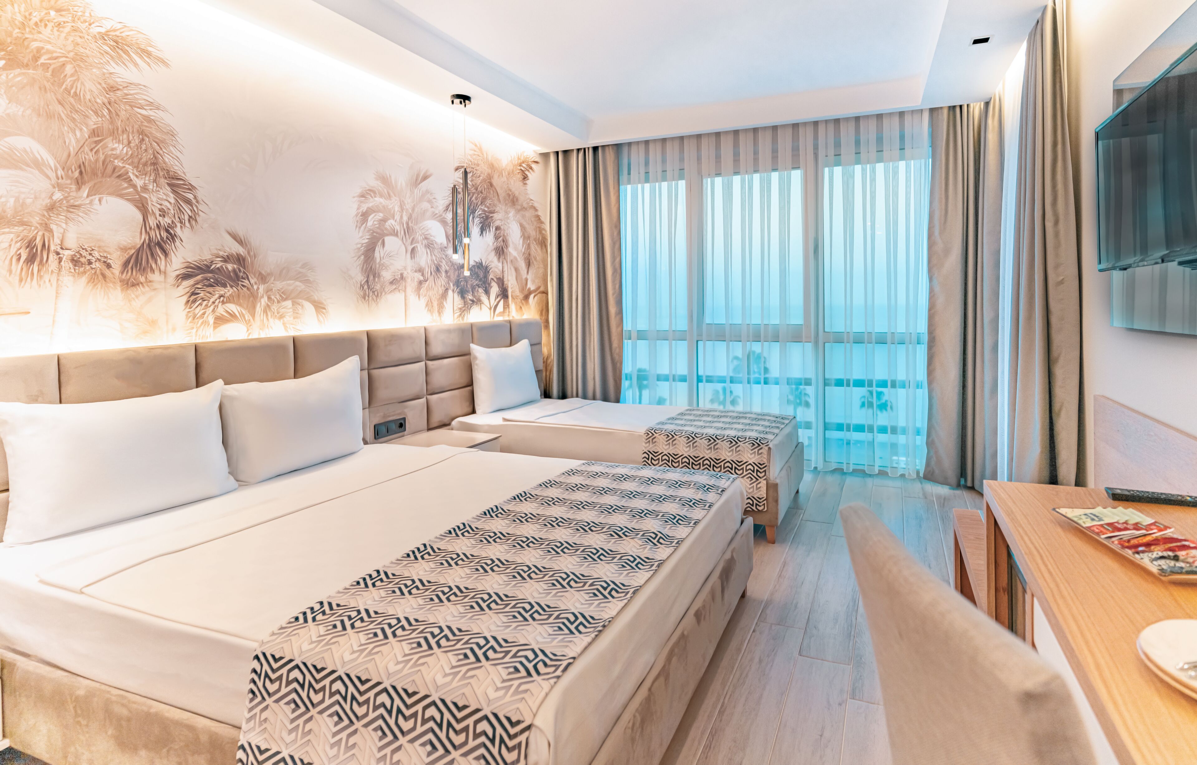 standard triple room | 1 bedroom, minibar, in-room safe, laptop workspace