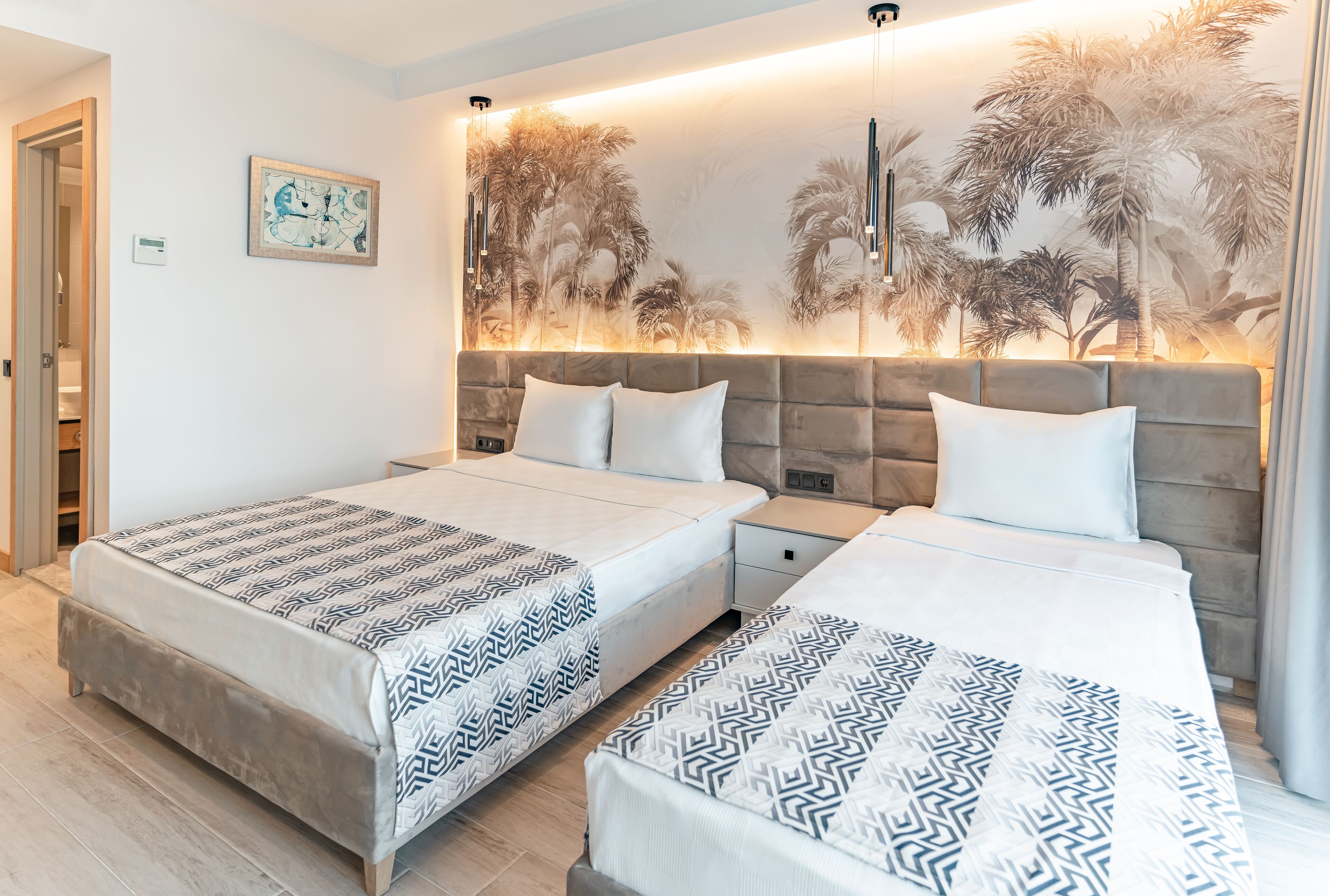 standard triple room | 1 bedroom, minibar, in-room safe, laptop workspace