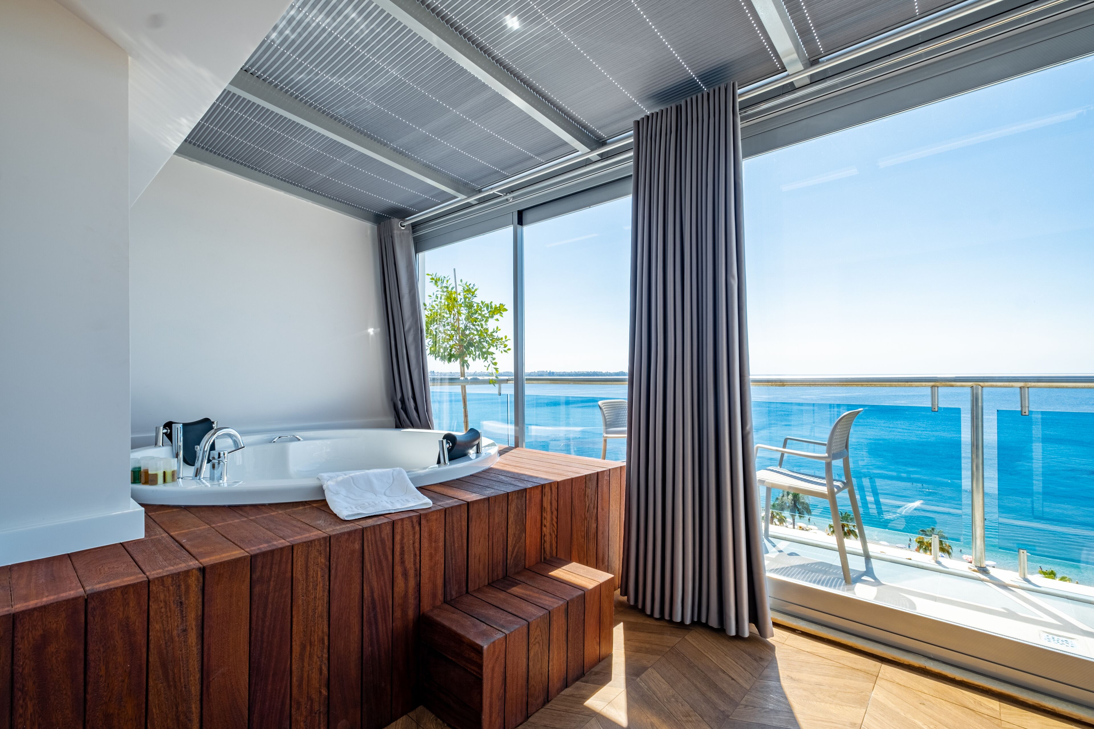 romantic double room | 1 bedroom, minibar, in-room safe, laptop workspace