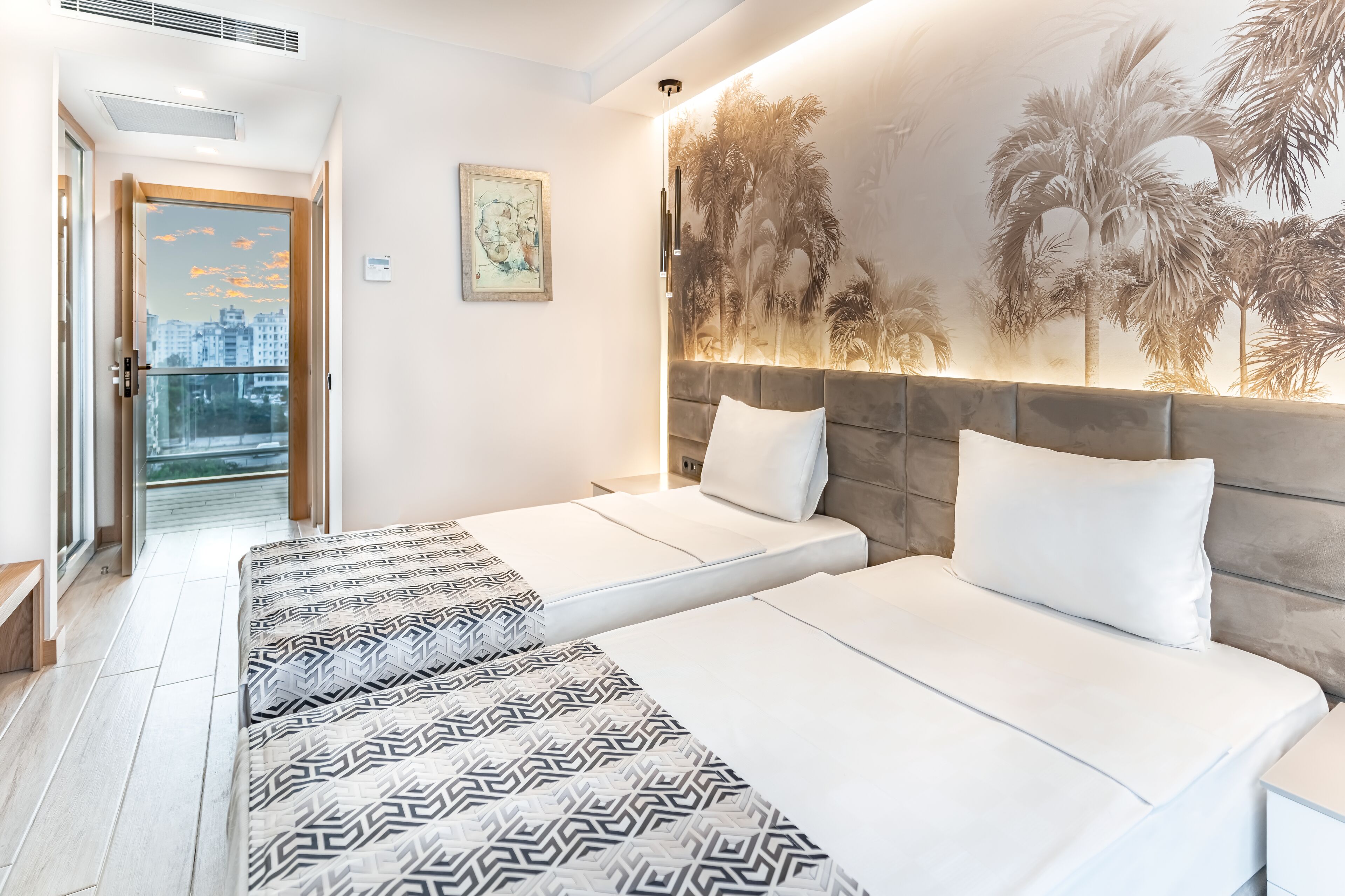 standard room, partial sea view, sea facing | 1 bedroom, minibar, in-room safe, laptop workspace