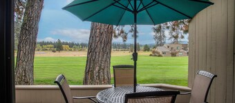 LC025-26 | Modern split level 2 bedroom Condo w/ kitchen and Mountain views.