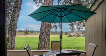 LC025-26 | Modern split level 2 bedroom Condo w/ kitchen and Mountain views.