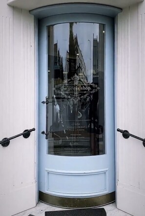 Exterior detail - Located in the heart of Bowral mins to town  (Bowral)