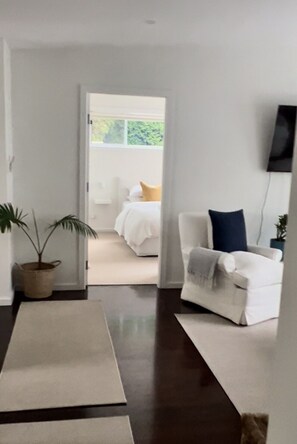 3 bedrooms, desk, iron/ironing board, WiFi - Located in the heart of Bowral mins to town  (Bowral)