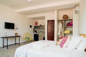 1 bedroom, iron/ironing board, WiFi, bed sheets - ~~ PRIVATE CONDO // POOL // WALK to BEACH & MARKETS! ~~ (Playa del Carmen)