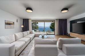 Flat-screen TV, fireplace, video-game console, DVD player - Beachfront Villa Erce with 40sqm heated pool (Duce)