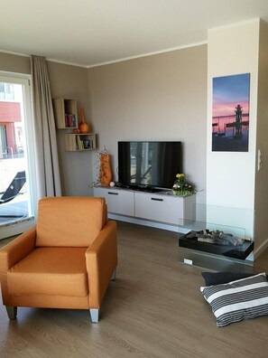 TV, fireplace, stereo
