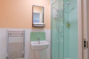 Shower, hair dryer - Prince Street Studio 2 - Hopewell (Bristol)