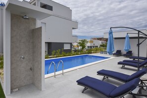 Outdoor pool - Apartments for 8 with Pool (Novalja)