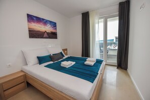 4 habitaciones, caja de seguridad en la habitación y escritorio 