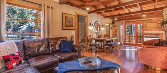 Original 1940s cabin, beautifully restored! 2 blocks to lake, 6 min to village!