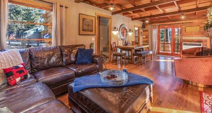 Original 1940s cabin, beautifully restored! 2 blocks to lake, 6 min to village!