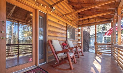 Original 1940s cabin, beautifully restored! 2 blocks to lake, 6 min to village!