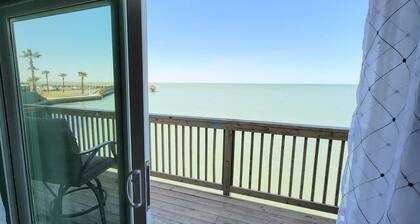 Bungalow Tarvana #2 3 Bedroom Home by RedAwning