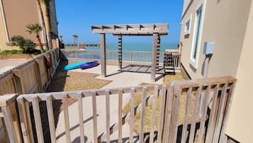 Condo, 3 Bedrooms | Property grounds