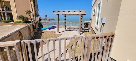 Condo, 3 Bedrooms | Property grounds