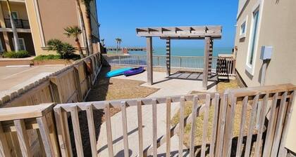 Bungalow Tarvana #2 3 Bedroom Home by RedAwning