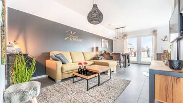 Fernseher, Kamin, Videothek