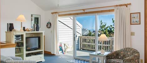 Fernseher, Kamin, DVD-Player