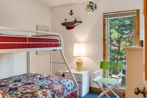 3 slaapkamers, een strijkplank/strijkijzer, wifi, beddengoed