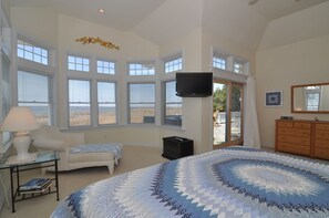 5 bedrooms, iron/ironing board, WiFi, bed sheets