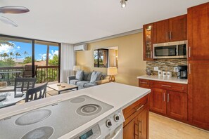 Fridge, microwave, oven, stovetop - Exceptional Maui Vista Condo With Ocean Views (Kihei)
