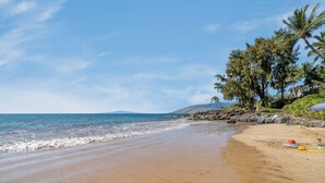 A beach with clear skies, calm water, and a few palm trees. - Exceptional Maui Vista Condo With Ocean Views (Kihei)
