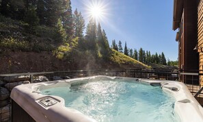 Bain à remous extérieur