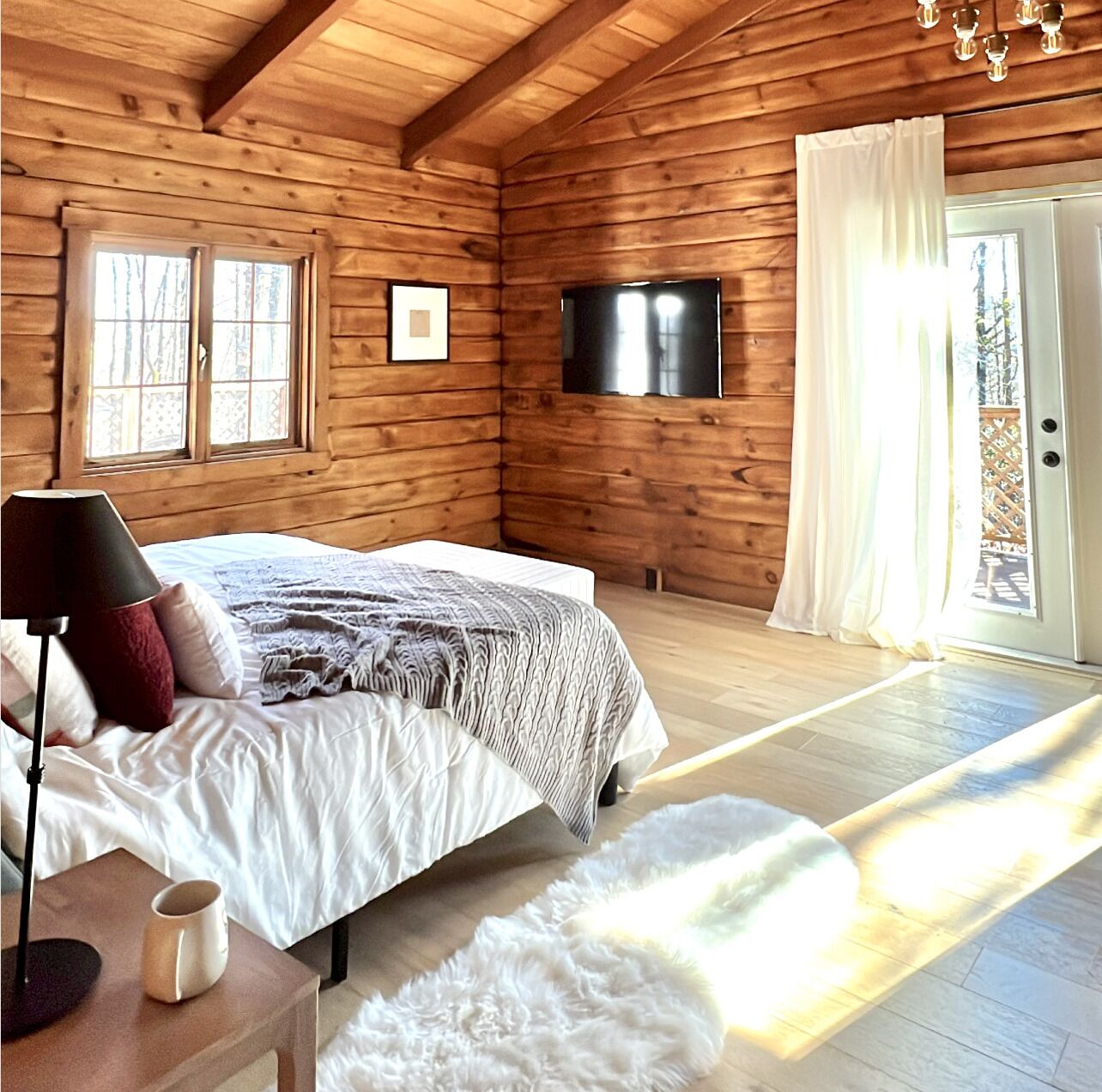 Log Cabin near Brevard with lakes, private trails and super fast wifi