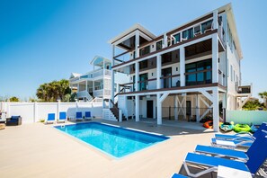 A heated pool - Golden Hour: Luxurious Home with Pool Overlooking Lockwood Folly Inlet (Oak Island)