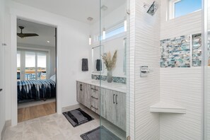 Hair dryer, towels - Golden Hour: Luxurious Home with Pool Overlooking Lockwood Folly Inlet (Oak Island)