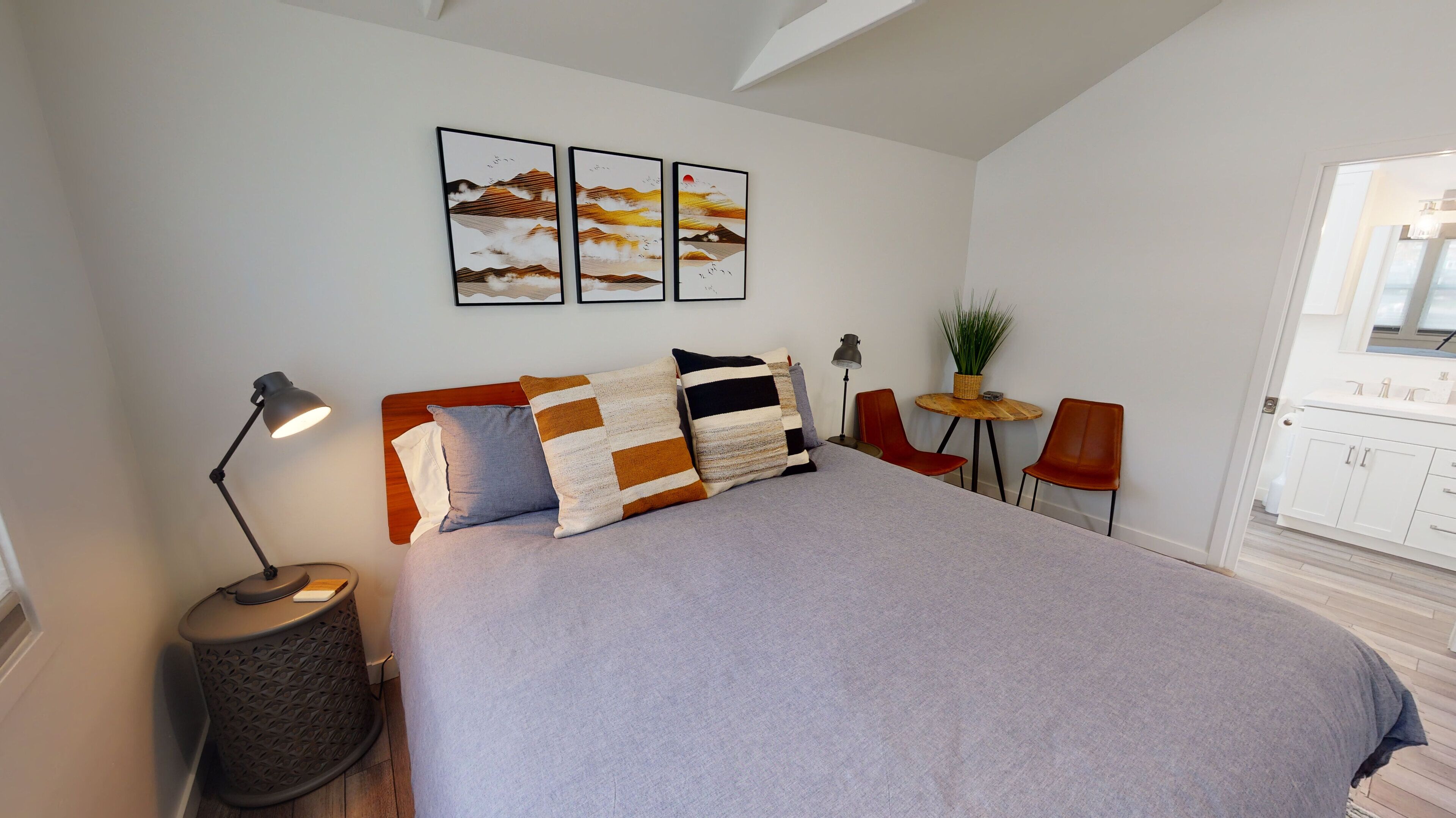 11th Street Studio - New, stylish & 3 blocks to the Plaza!