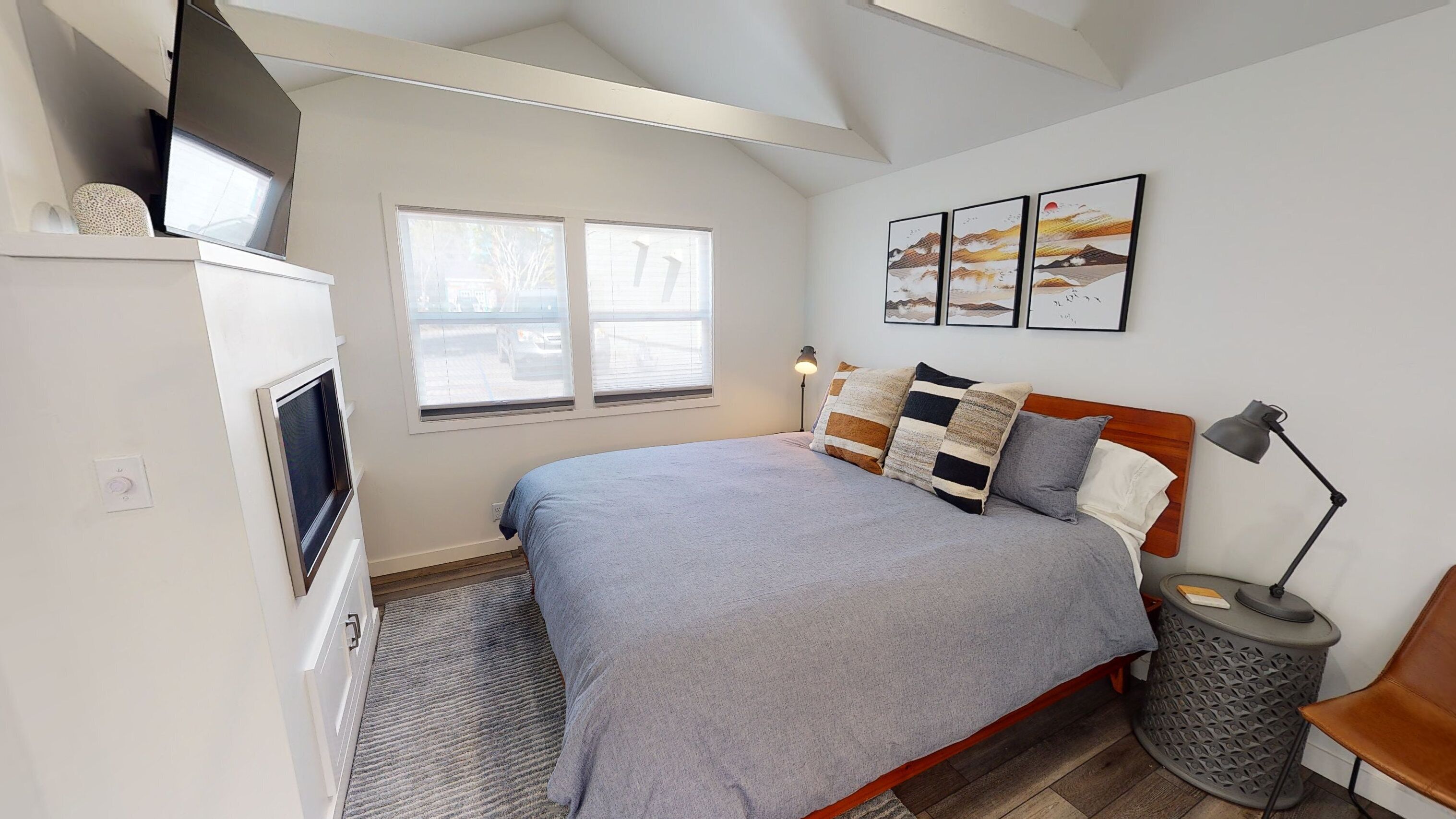 11th Street Studio - New, stylish & 3 blocks to the Plaza!