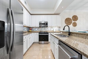 冰箱、微波炉、烤箱、炉灶