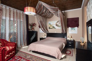 3 室のベッドルーム、セーフティボックス (室内)、アイロン / アイロン台、WiFi (無料)