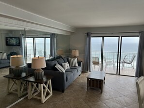 Smart TV, table tennis