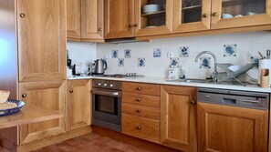 Apartment, Smoking | Private kitchen | Stovetop, high chair - Albufeira Beach Cliffs House (Albufeira)