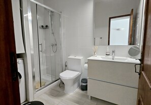 Casa | Tabla de planchar con plancha y internet 