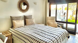 Fer et planche à repasser, accès Internet