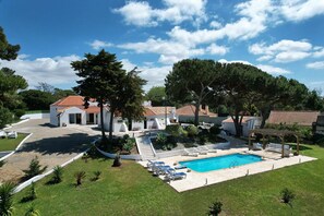 Villa | 4 bedrooms - Farm on the Beach sea View 2 Steps From Lisbon (Almada)